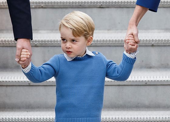 بسبب الامير الصغير.. كيت ميدلتون تجثو على ركبتها وتخالف اوامر الملكة صورة رقم 6 بسبب الامير الصغير.. كيت ميدلتون تجثو على ركبتها وتخالف اوامر الملكة صورة رقم 6