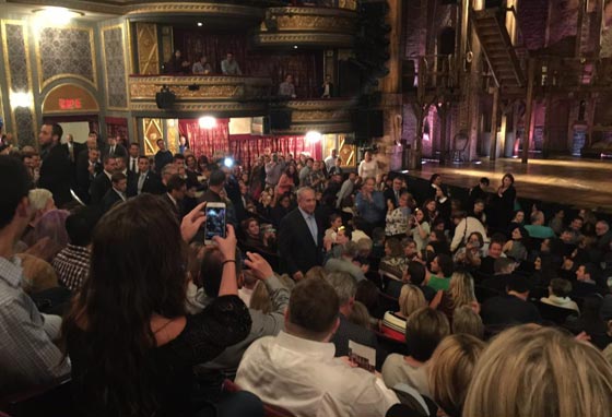 20 حارسا شخصيا يرافقون نتنياهو لدى دخوله الى الحمام صورة رقم 1