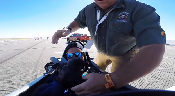  طيار يشارك في سباق للطائرات ينجو من الموت بأعجوبة  صورة رقم 8