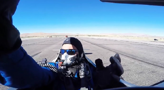  طيار يشارك في سباق للطائرات ينجو من الموت بأعجوبة  صورة رقم 9