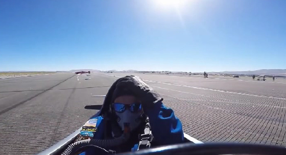  طيار يشارك في سباق للطائرات ينجو من الموت بأعجوبة  صورة رقم 11