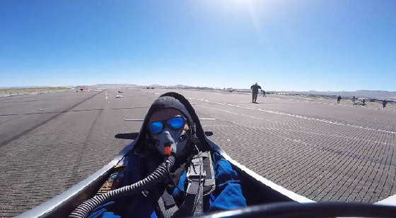  طيار يشارك في سباق للطائرات ينجو من الموت بأعجوبة  صورة رقم 10