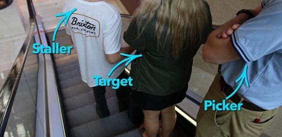 فيديو صادم: احذر من المحتالين واساليبهم الخادعة لسرقتك! صورة رقم 1 فيديو صادم: احذر من المحتالين واساليبهم الخادعة لسرقتك! صورة رقم 1