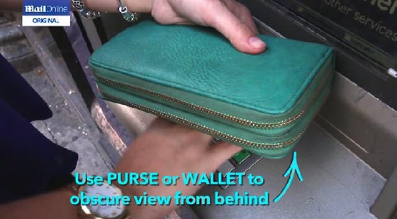 فيديو صادم: احذر من المحتالين واساليبهم الخادعة لسرقتك! صورة رقم 6 فيديو صادم: احذر من المحتالين واساليبهم الخادعة لسرقتك! صورة رقم 6