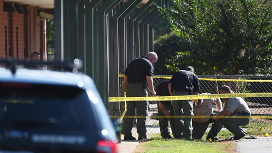 مراهق يقتل أباه بالرصاص ويواصل اطلاق النار في مدرسة قريبة  صورة رقم 5