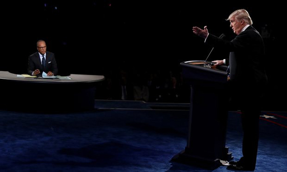 دونالد ترامب يتهم غوغل بـالتلاعب و (التآمر) عليه لصالح كلينتون! صورة رقم 1