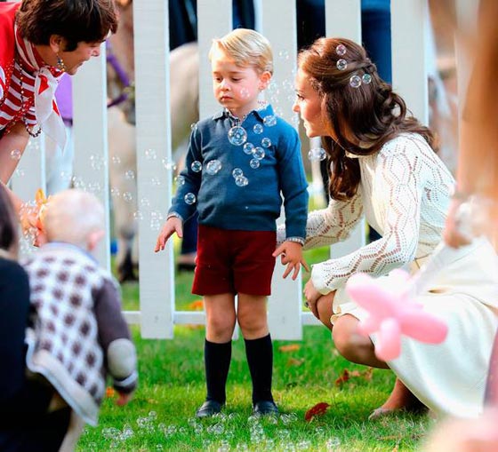 ما هي اول كلمة نطقت بها الاميرة الصغيرة تشارلوت؟ شاهد الفيديو صورة رقم 17