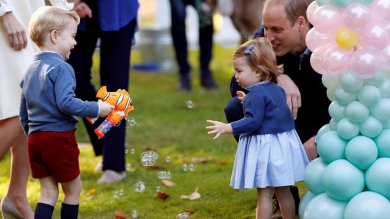 ما هي اول كلمة نطقت بها الاميرة الصغيرة تشارلوت؟ شاهد الفيديو صورة رقم 2