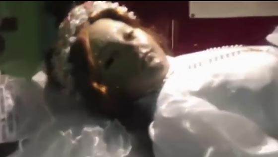 فيديو مرعب.. فتاة تحرك عينها بعد مرور 300 سنة على مقتلها صورة رقم 1