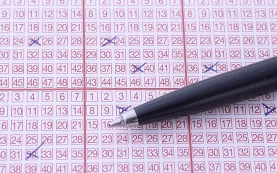 سمح لشخص بتجاوزه في محطة اليانصيب فأصبح مليونيرا! صورة رقم 1