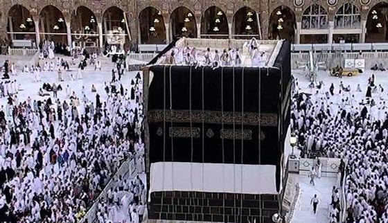 من أول من كسا الكعبة في الاسلام، وما سبب كسوة الكعبة؟ صورة رقم 6