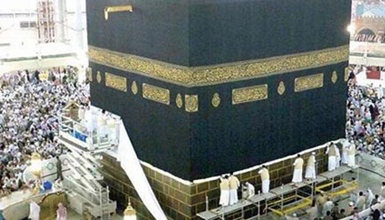 من أول من كسا الكعبة في الاسلام، وما سبب كسوة الكعبة؟ صورة رقم 10