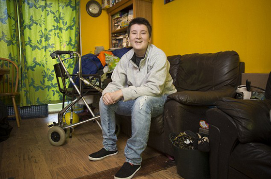 معجزة.. فتاة تستعيد وعيها قبل لحظات من فصل اجهزة الانعاش عنها صورة رقم 2