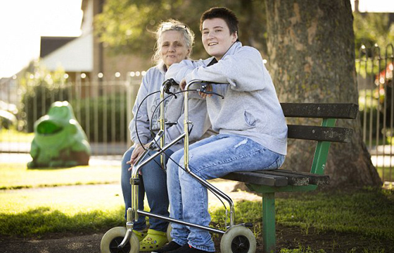 معجزة.. فتاة تستعيد وعيها قبل لحظات من فصل اجهزة الانعاش عنها صورة رقم 6