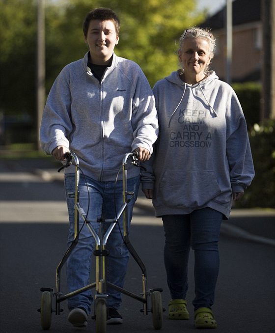 معجزة.. فتاة تستعيد وعيها قبل لحظات من فصل اجهزة الانعاش عنها صورة رقم 7