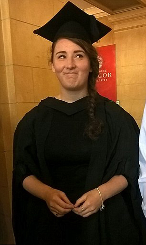 معجزة.. فتاة تستعيد وعيها قبل لحظات من فصل اجهزة الانعاش عنها صورة رقم 10