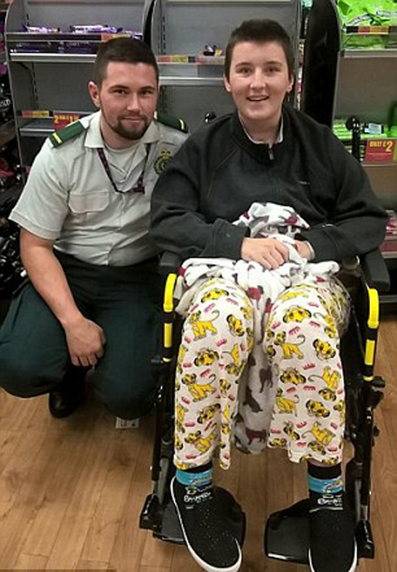 معجزة.. فتاة تستعيد وعيها قبل لحظات من فصل اجهزة الانعاش عنها صورة رقم 4