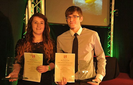 معجزة.. فتاة تستعيد وعيها قبل لحظات من فصل اجهزة الانعاش عنها صورة رقم 12