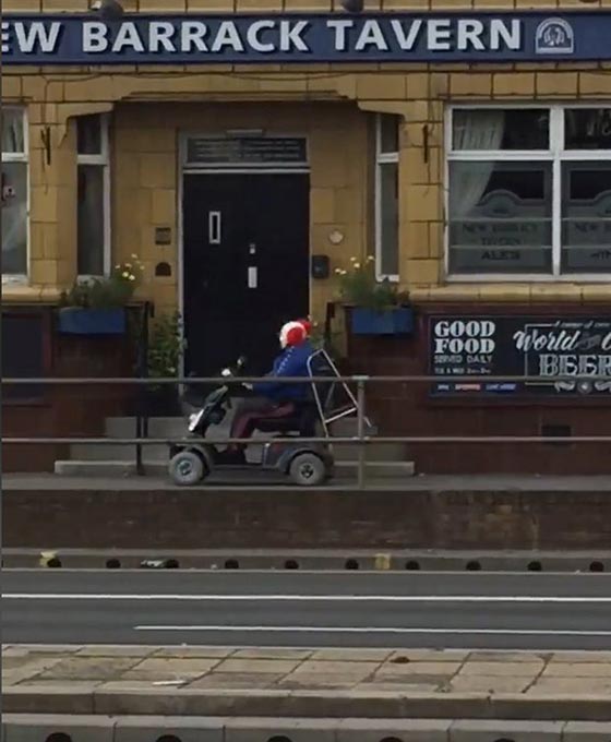  الشرطة البريطانية تحذر من مهرجين خطرين قد يهاجمونك بالسكاكين صورة رقم 2