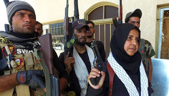  ام هنادي تنتقم لزوجيها ووالدها واشقائها بقطع رؤوس عناصر داعش صورة رقم 12