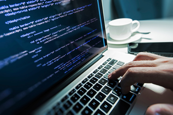 شاب امريكي يطور برنامجا للتواصل مع صديقته الميتة في حادث صورة رقم 1