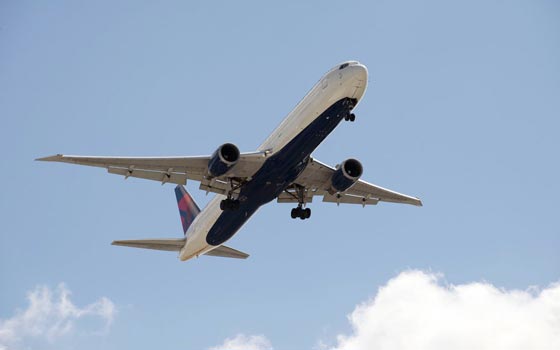 جهاز تابلت اجبر طائرة على الهبوط الاضطراري وكاد يتسبب بحريق صورة رقم 1 جهاز تابلت اجبر طائرة على الهبوط الاضطراري وكاد يتسبب بحريق صورة رقم 1