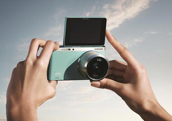 سيلفي المقابر.. عائلة تلتقط صورة سيلفي مع جثة قريبتهم المتوفاة صورة رقم 2