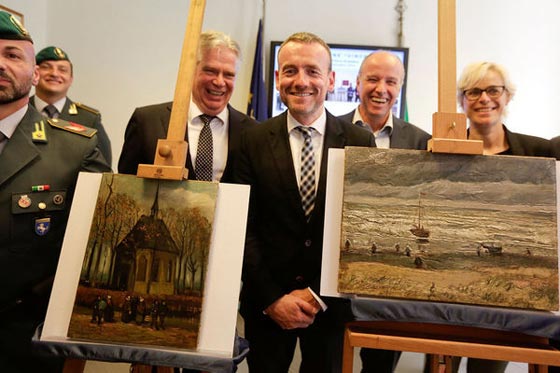  لوحتان لفان غوخ سرقتا قبل 14 عاما عثر عليهما في حوزة المافيا الايطالية صورة رقم 1