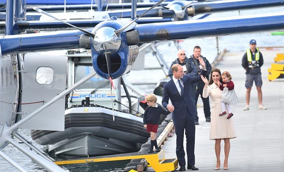 الأمير جورج يلوّح بحرارة بعد أن أحرج رئيس وزراء كندا صورة رقم 7 الأمير جورج يلوّح بحرارة بعد أن أحرج رئيس وزراء كندا صورة رقم 7