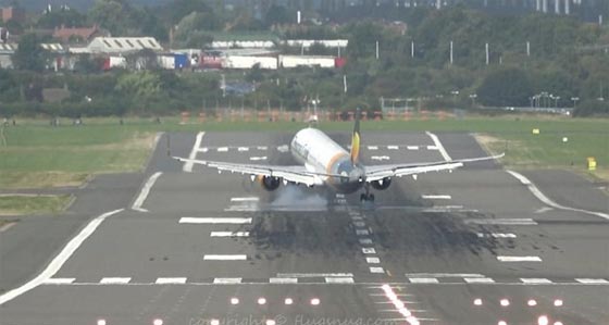 فيديو مثير: طائرة إيرباص تفشل بالهبوط بسبب الرياح القوية! صورة رقم 3