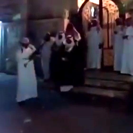 فيديو صادم: طلقة طائشة تصيب عقال عريس سعودي وينجو باعجوبة! صورة رقم 2