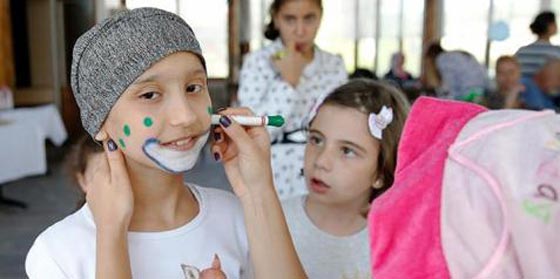 طفلة سورية يتساقط شعرها وتخسر وزنها من هول ما شاهدت صورة رقم 1 طفلة سورية يتساقط شعرها وتخسر وزنها من هول ما شاهدت صورة رقم 1