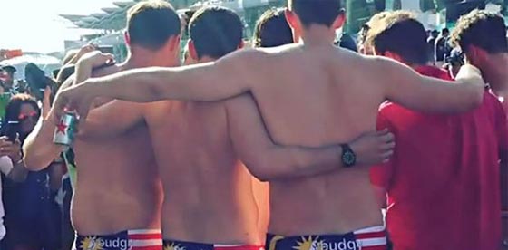 9 استراليين خلعوا ملابسهم بالكامل في ماليزيا يواجهون عقوبة الطرد صورة رقم 3