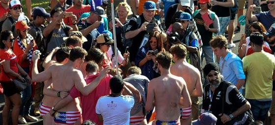 9 استراليين خلعوا ملابسهم بالكامل في ماليزيا يواجهون عقوبة الطرد صورة رقم 1