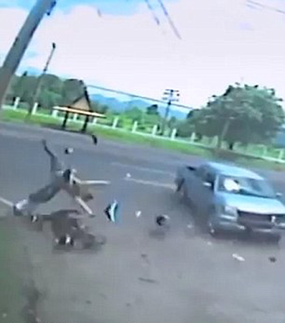 فيديو مروع: وفاة فتاة في تصادم وخروج شبح ابيض من جسدها! صورة رقم 5