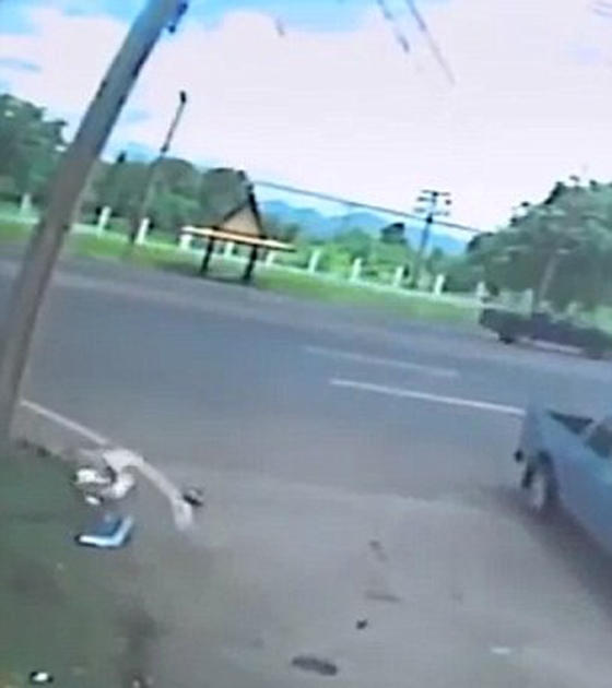 فيديو مروع: وفاة فتاة في تصادم وخروج شبح ابيض من جسدها! صورة رقم 6