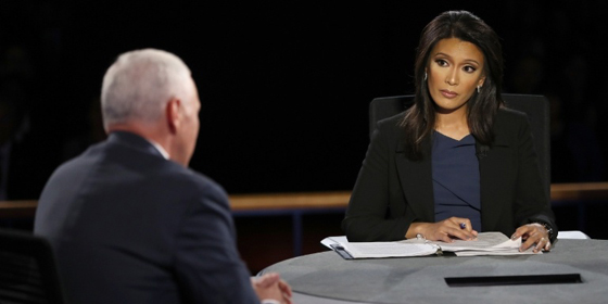  مديرة المناظرة بين نائبي كلينتون وترامب توبخهما بكل حزم! صورة رقم 8