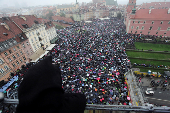  نساء بولندا يهددن بالاضراب عن العلاقة الحميمة مع الرجال! صورة رقم 3