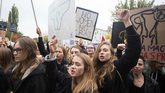  نساء بولندا يهددن بالاضراب عن العلاقة الحميمة مع الرجال! صورة رقم 8