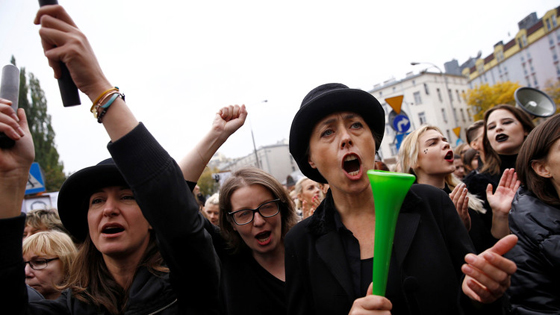  نساء بولندا يهددن بالاضراب عن العلاقة الحميمة مع الرجال! صورة رقم 14