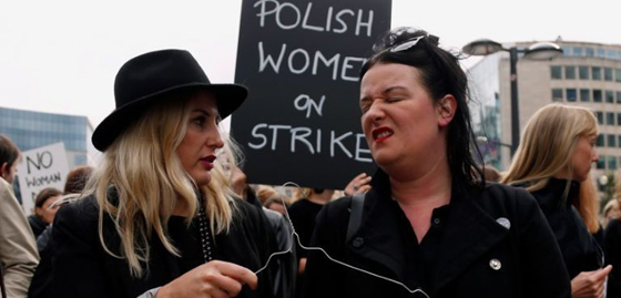  نساء بولندا يهددن بالاضراب عن العلاقة الحميمة مع الرجال! صورة رقم 19