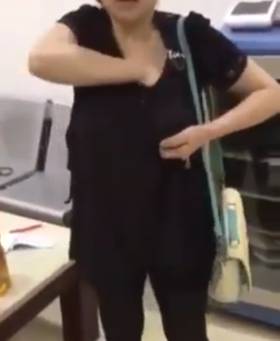 فيديو محرج: استدعاء وتفتيش فتاة سارقة فتاة وإخراج المسروقات من أسفل ملابسها صورة رقم 6