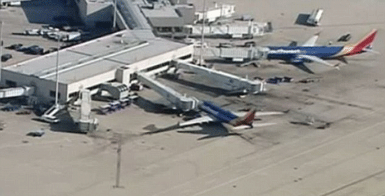 اخلاء طائرة في مطار امريكي بعد تصاعد دخان من هاتف سامسونغ  صورة رقم 5