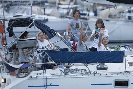  البحرية الإسرائيلية تمنع سفينة كسر الحصار (زيتونة) من الوصول لغزة صورة رقم 5