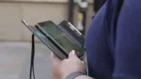 رئيسة وزراء النرويج تطارد بوكيمون اثناء جلسة البرلمان صورة رقم 9