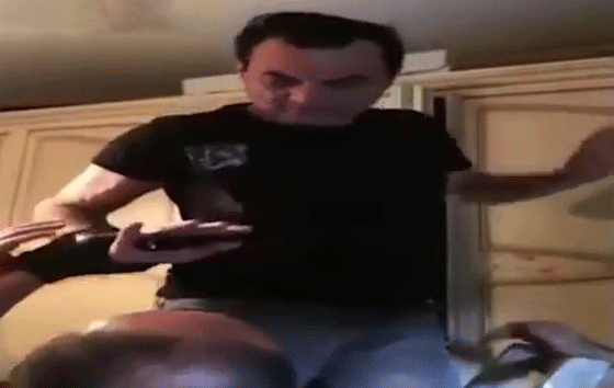 استسلام زعيم مافيا اختبأ خلف خزانة مدة خمس سنوات.. فيديو صورة رقم 8