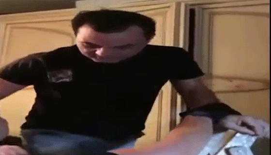 استسلام زعيم مافيا اختبأ خلف خزانة مدة خمس سنوات.. فيديو صورة رقم 9