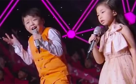 هكذا اشعل طفلان اسيويان مسرح برنامج المواهب وفيسبوك.. فيديو صورة رقم 3
