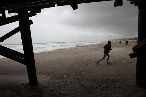 بعد ان حصد ارواح المئات.. الاعصار ماثيو يوشك على اجتياح فلوريدا صورة رقم 4