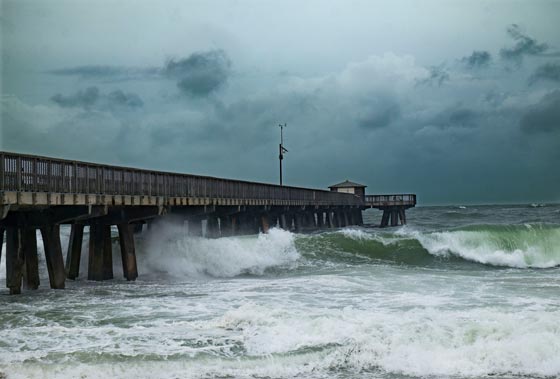 بعد ان حصد ارواح المئات.. الاعصار ماثيو يوشك على اجتياح فلوريدا صورة رقم 5